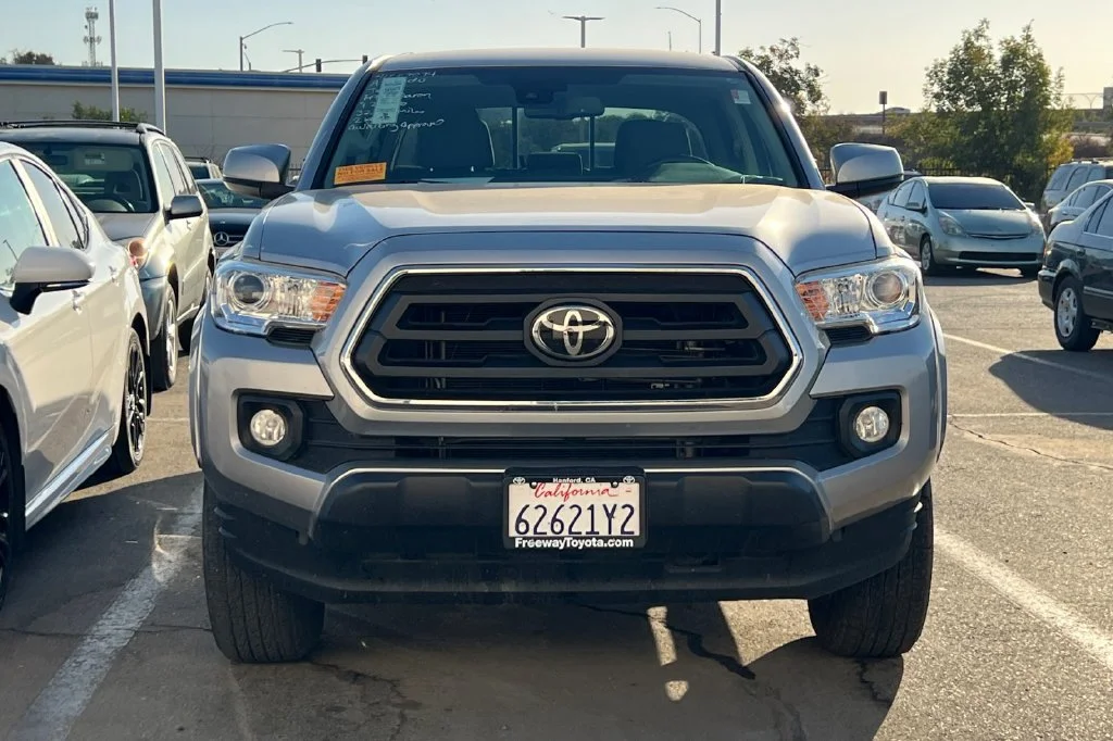 Certified Used 2020 Silver Toyota SR5 image 3