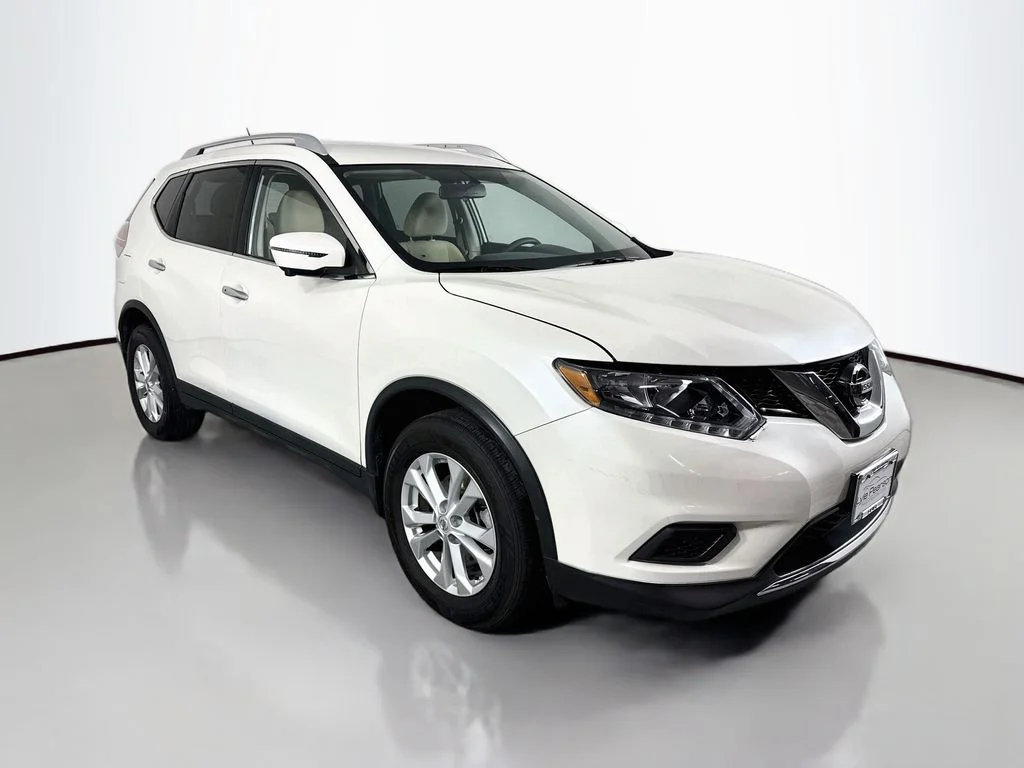Used 2016 White Nissan SV image 7