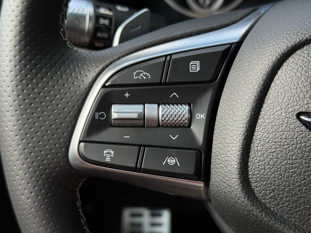 2025 GENESIS G70 Standard - Photo 27