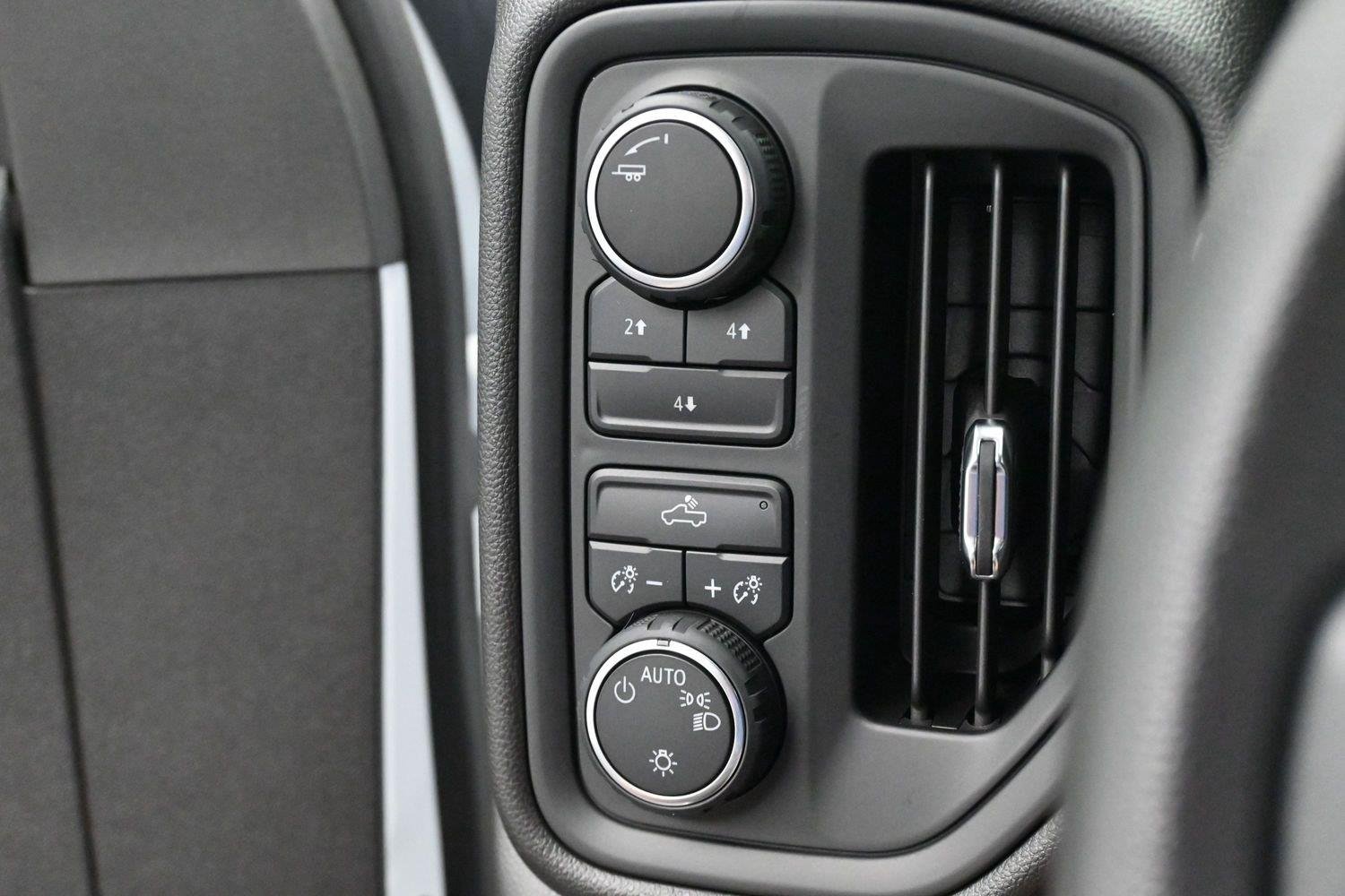 Used 2025 Summit White Chevrolet WT image 18