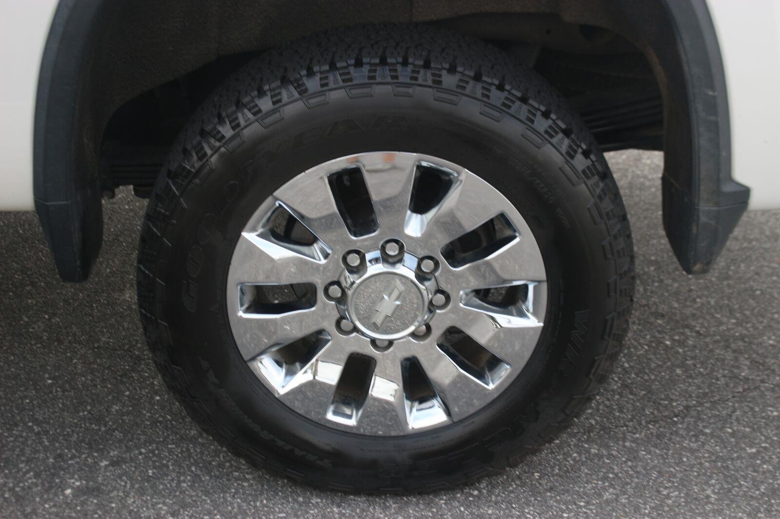 Used 2023 IRIDESCENT PEARL TRICOAT Chevrolet High Country image 43