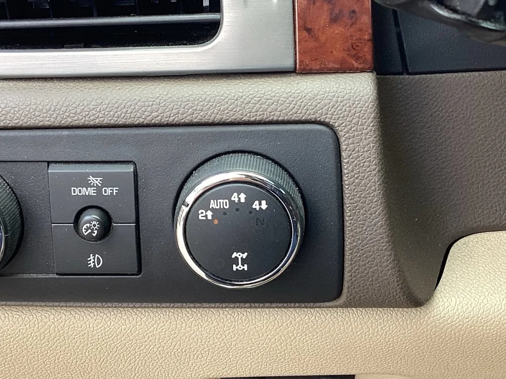 Used 2012 WHITE DIAMOND TRICOAT Chevrolet LTZ image 37