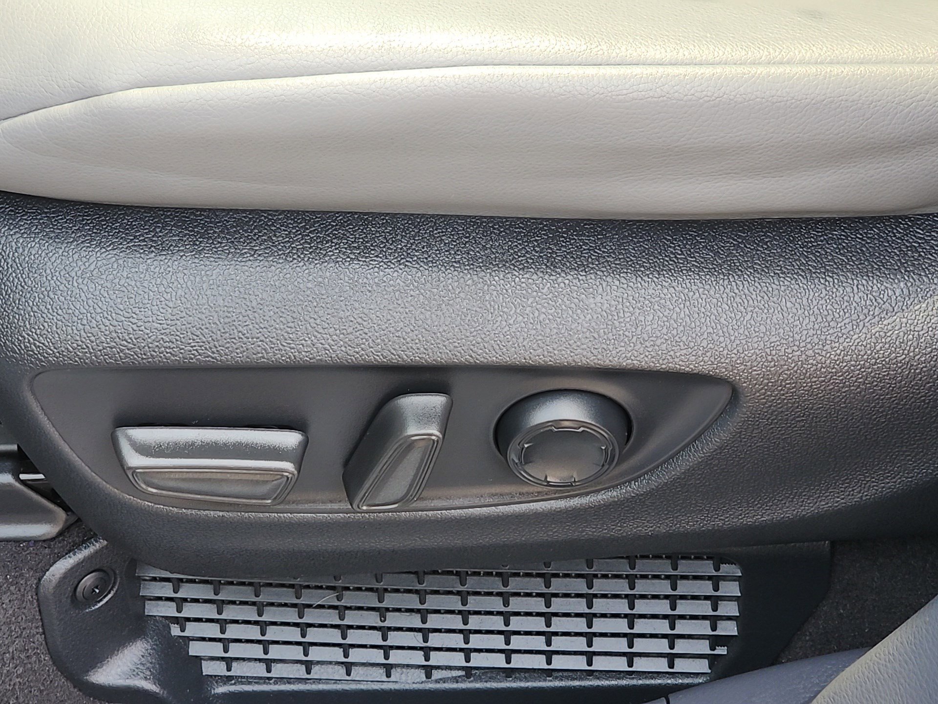 2023 Toyota Sienna XLE - Photo 23