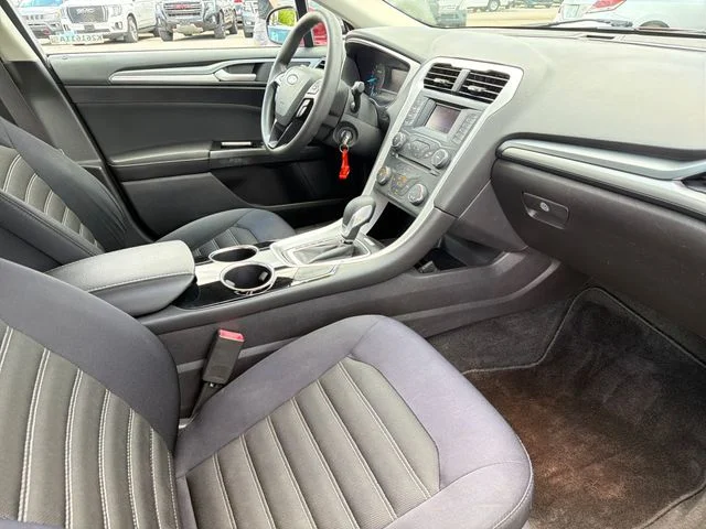 Used 2014 Red Ford SE image 25