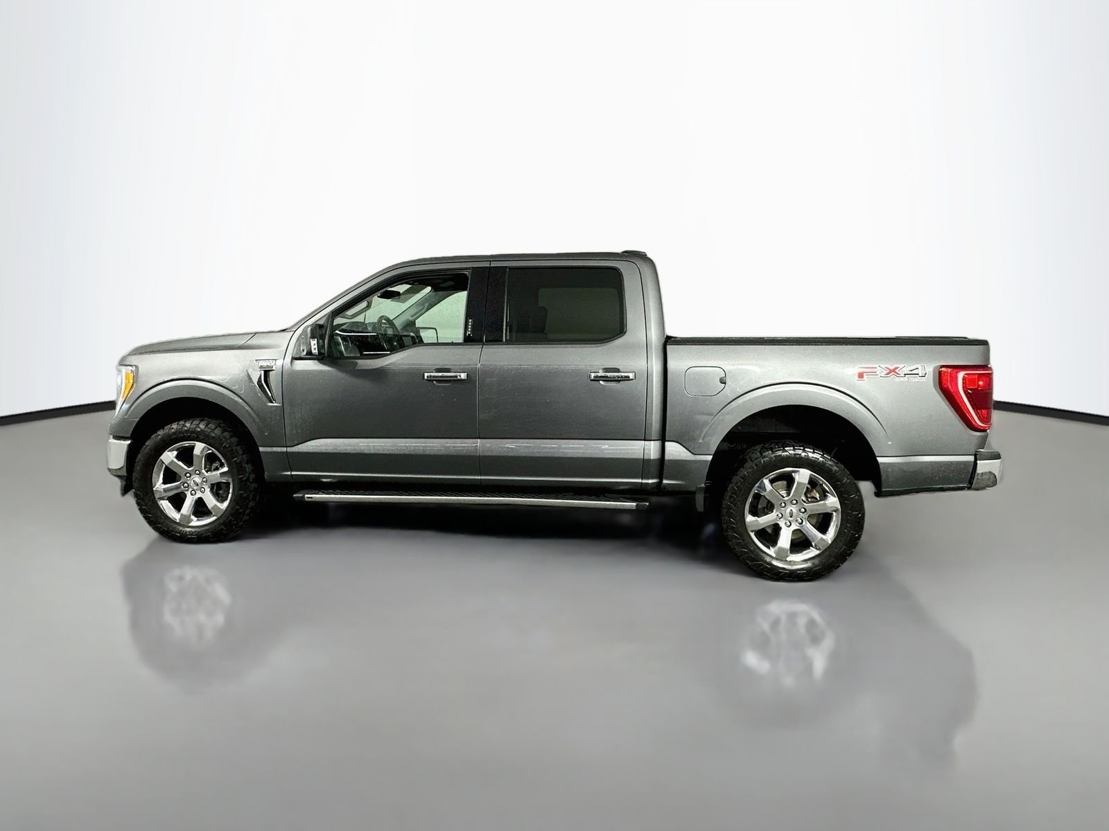 Used 2021 Gray Metallic Ford XLT image 5