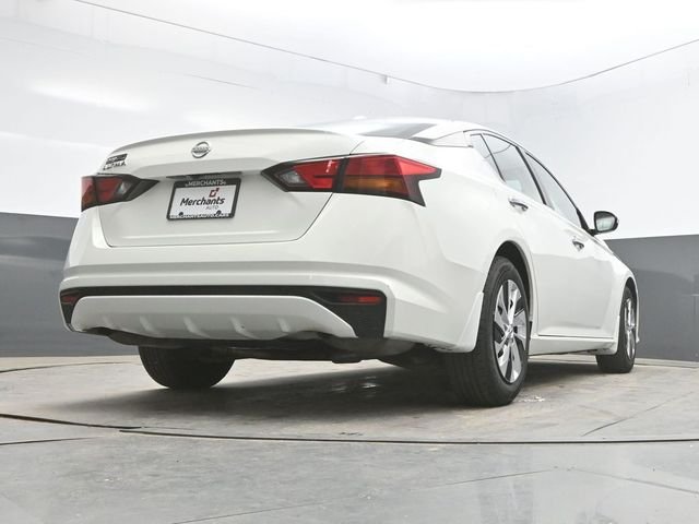 Used 2020 White Nissan 2.5 S image 43