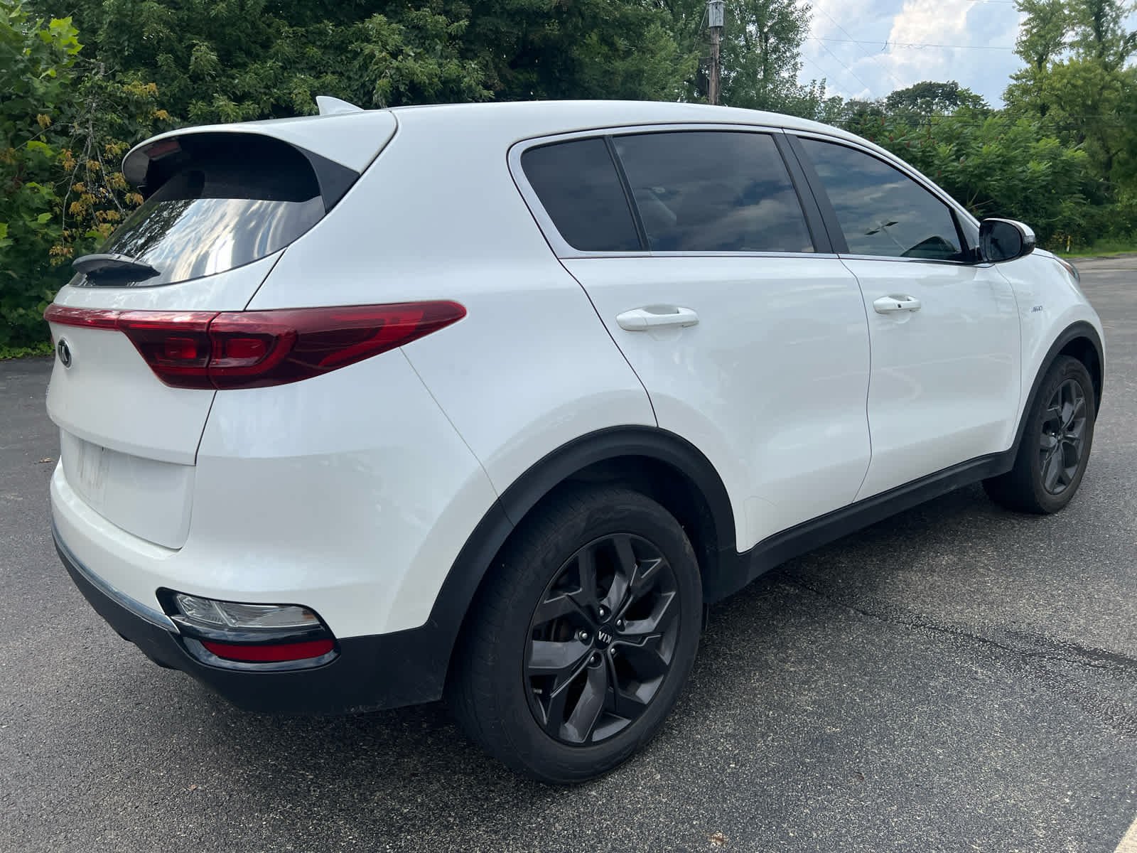 Used 2022 Snow White Pearl Kia LX image 3