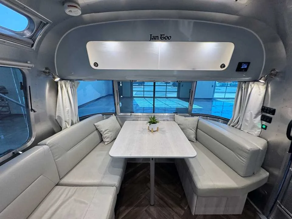 Used 2022 SILVER AIRSTREAM  image 40