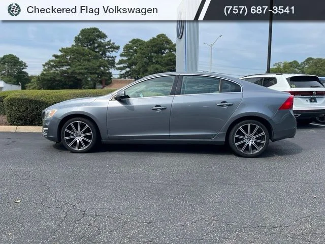 Used 2017 Bright Silver Metallic Volvo T5 image 4