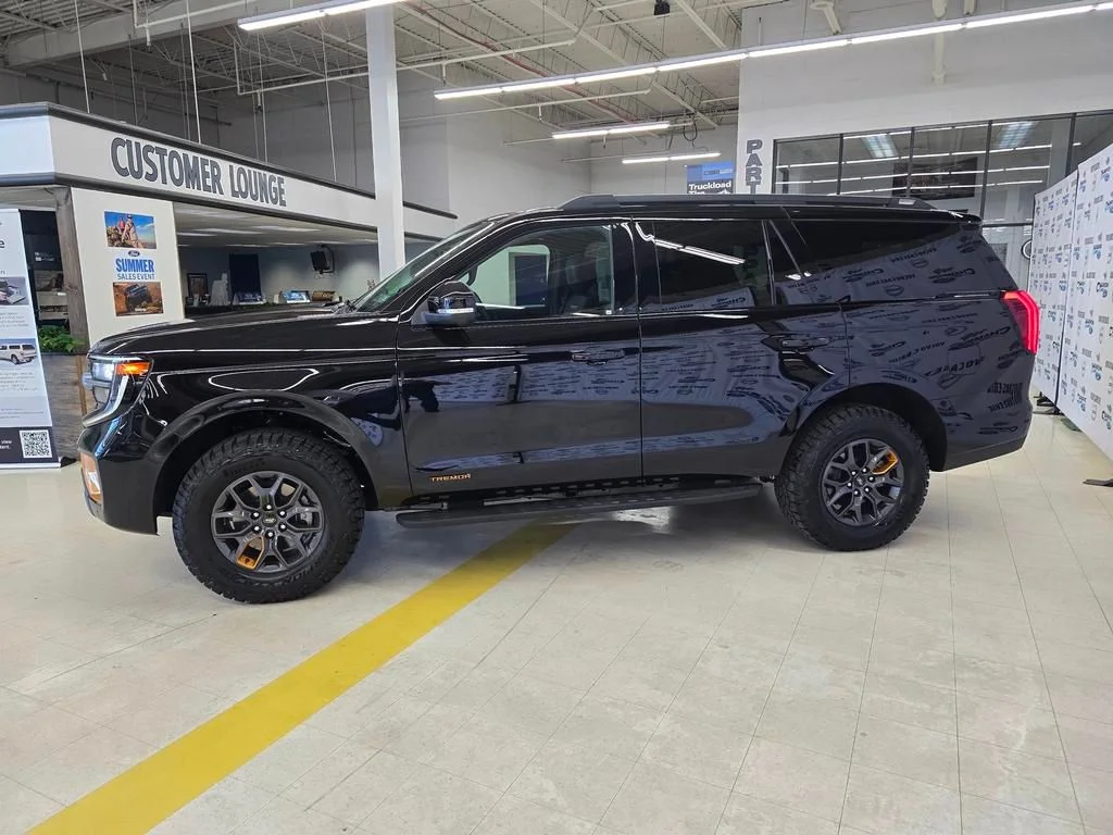 New 2027 Agate Black Metallic Ford Tremor® image 4