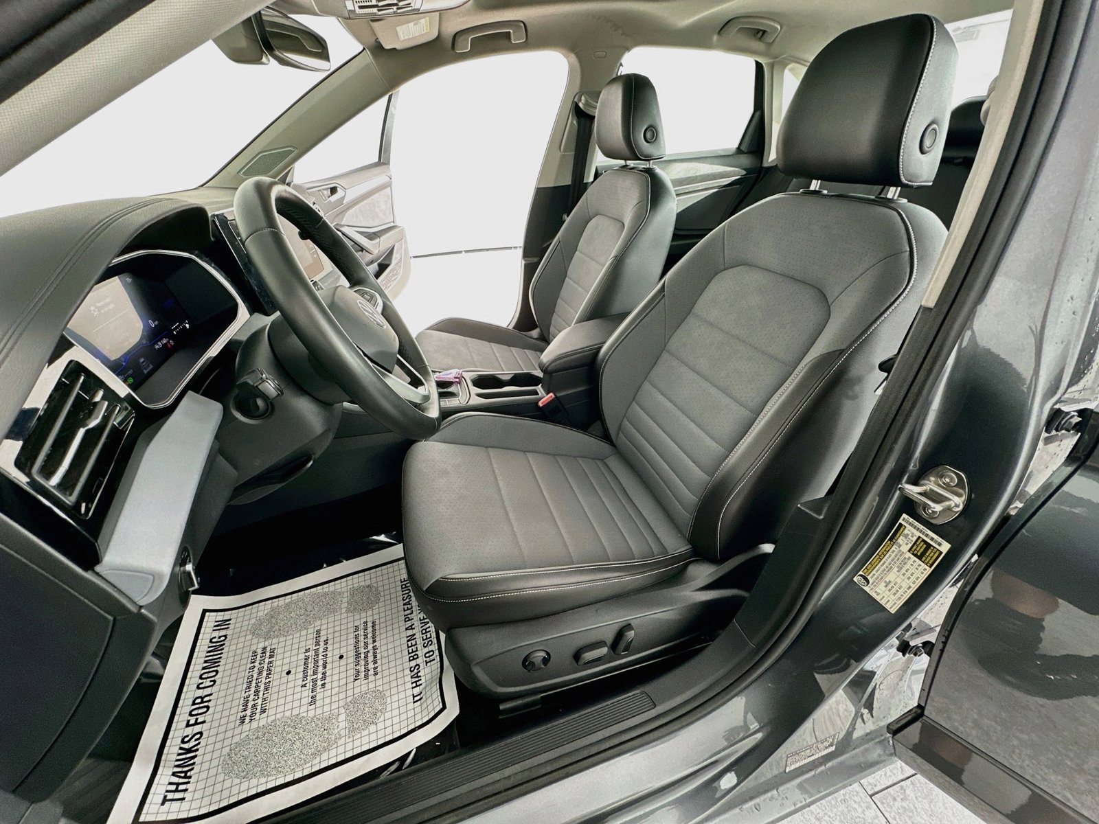 2025 Volkswagen Jetta SE - Photo 28