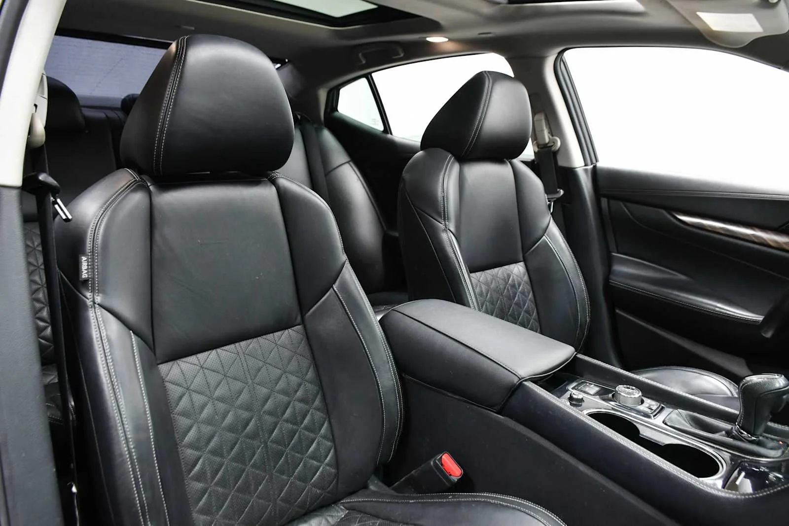 Used 2016 Super Black Nissan 3.5 Platinum image 23