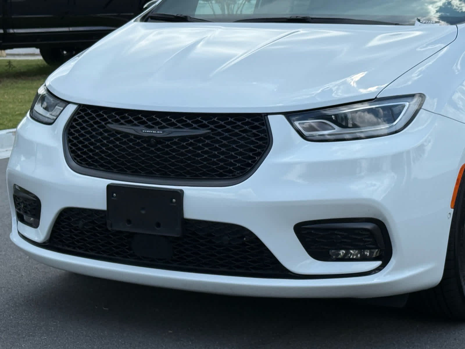 Used 2024 Bright White Clearcoat Chrysler Hybrid S Appearance Pkg image 9