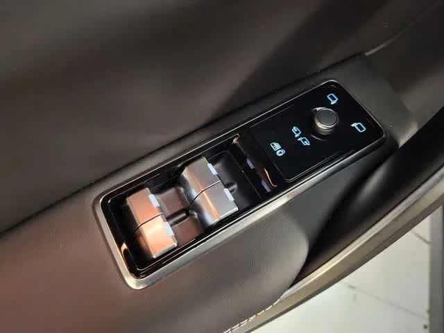 2026 Jaguar F-Pace R-Dynamic S - Photo 23
