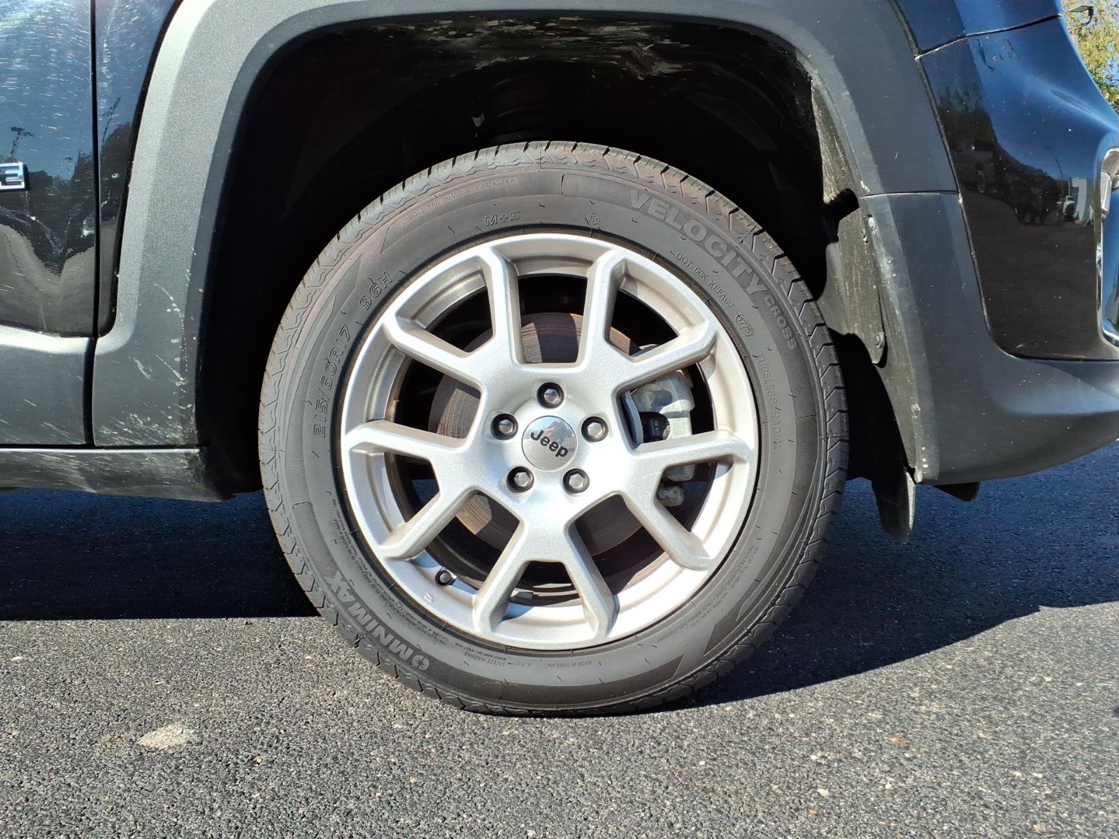 Certified Used 2023  Jeep Latitude image 9