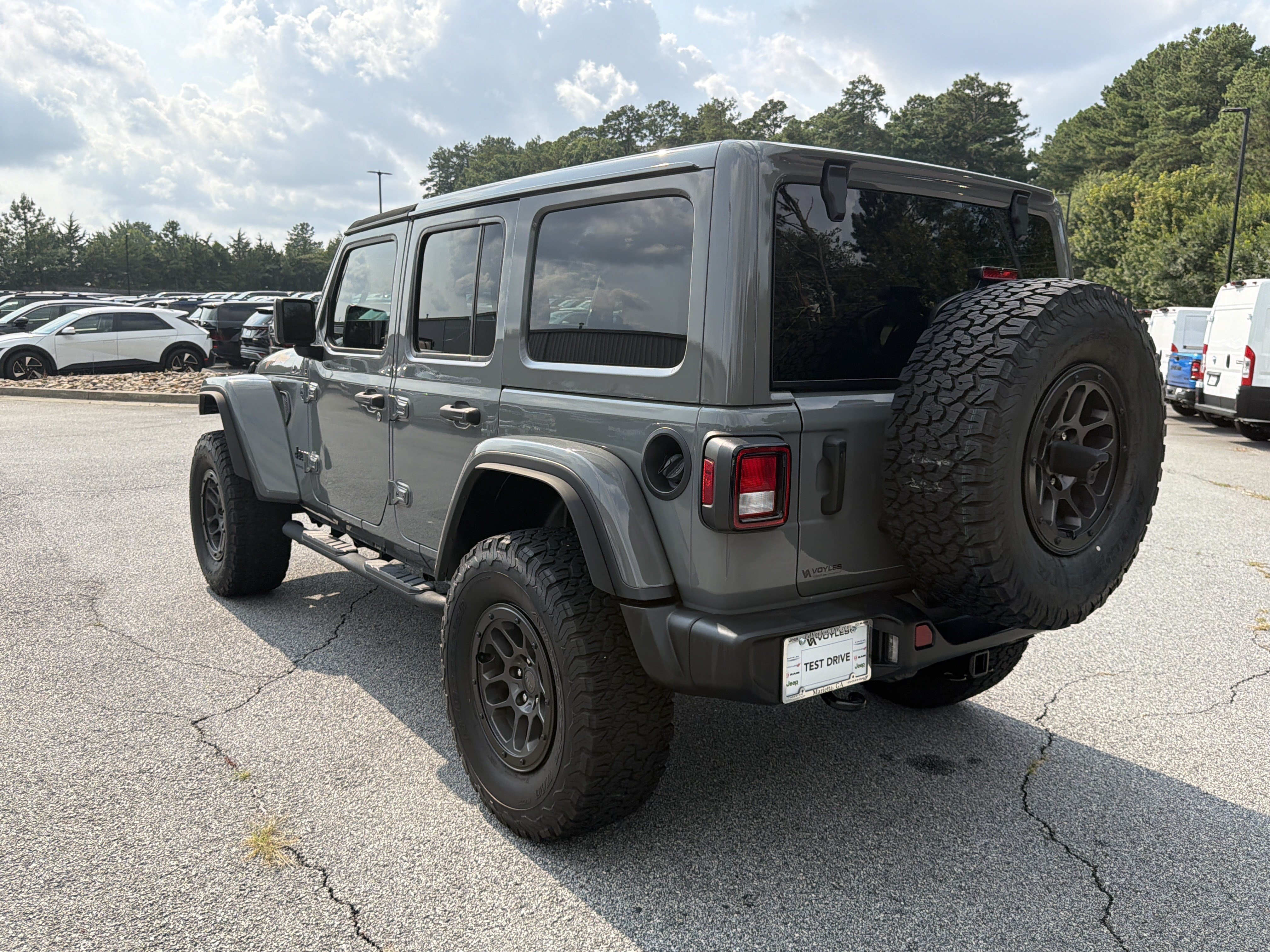 Used 2023 Sting-Gray Clearcoat Jeep Sport image 6