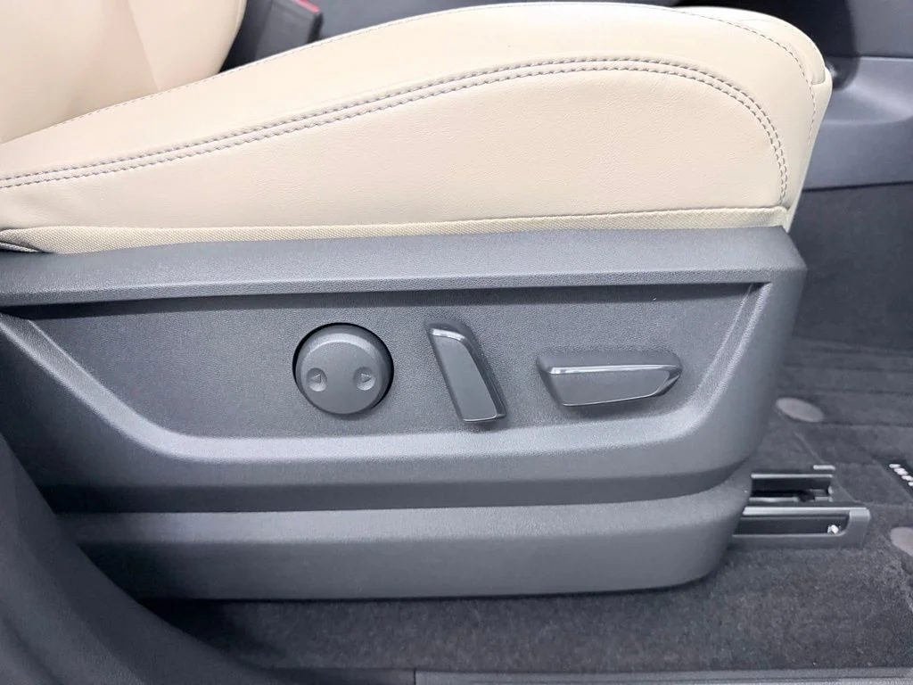 Certified Used 2026 White INFINITI PURE image 47