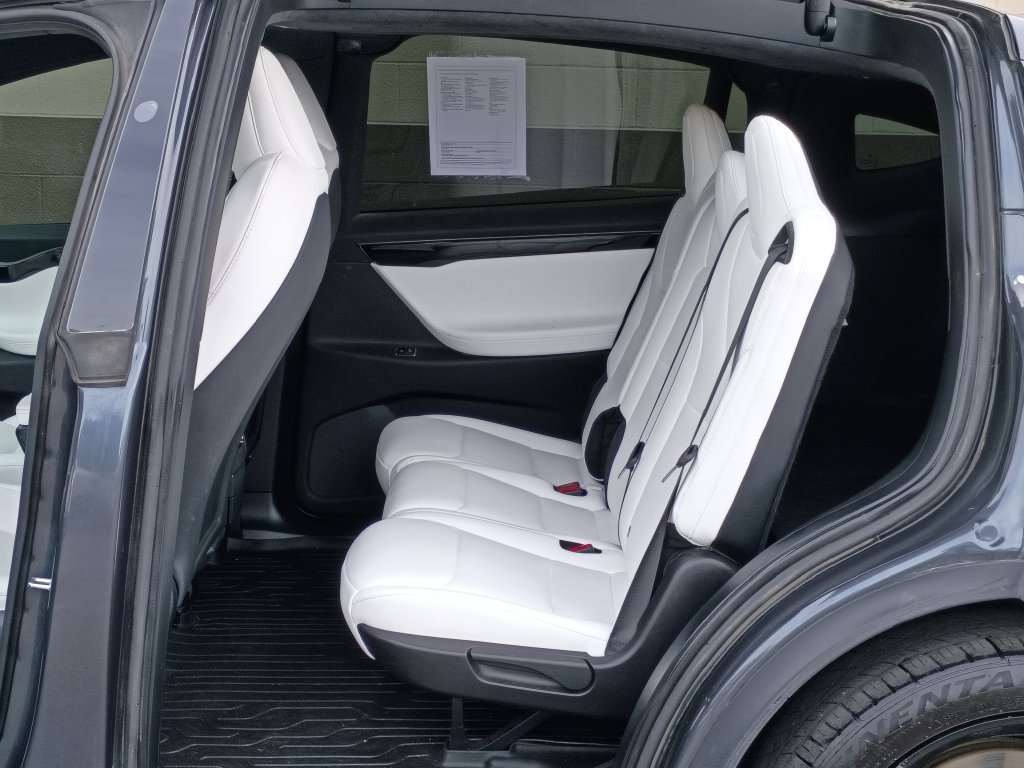 2020 Tesla Model X Long Range - Photo 17