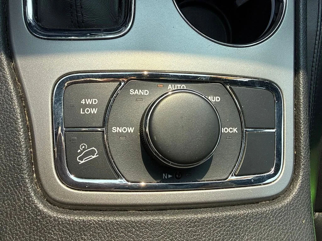 Used 2020 White Jeep Limited image 32