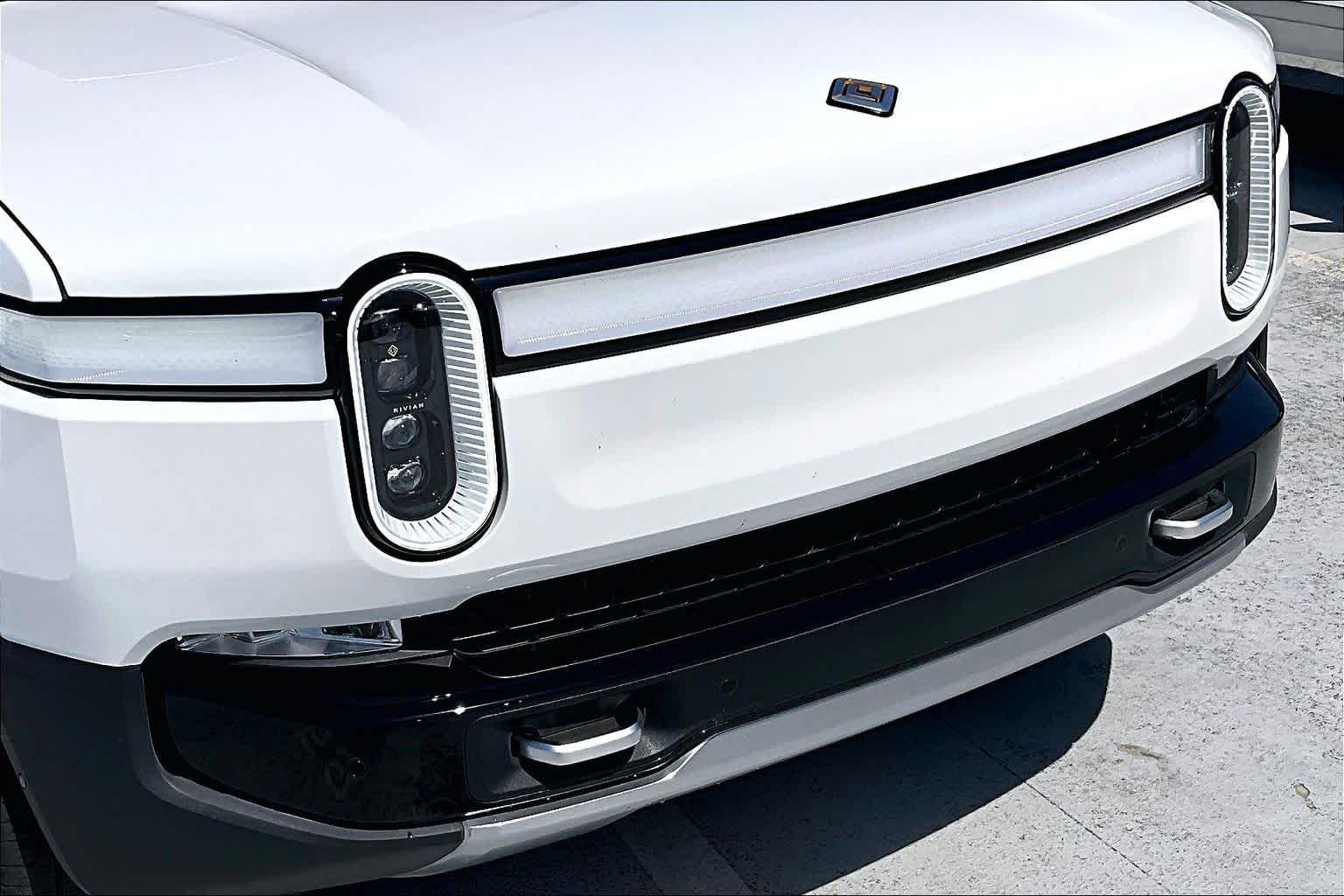 Used 2024 Glacier White Rivian Adventure image 27