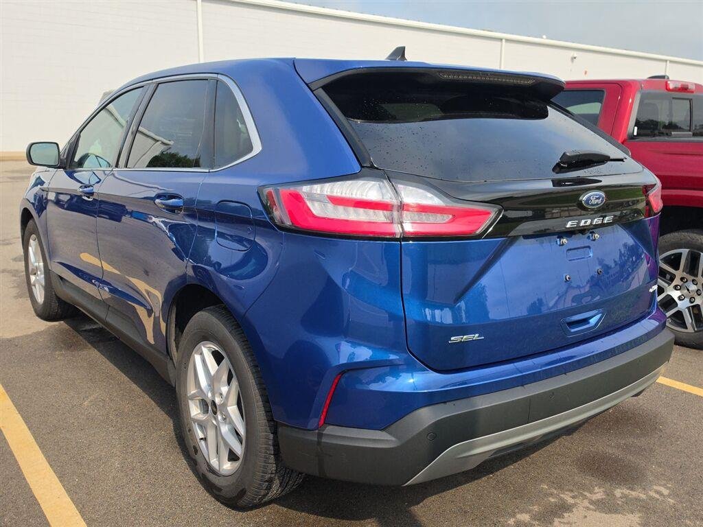 Used 2024 Blue Ford SEL image 4