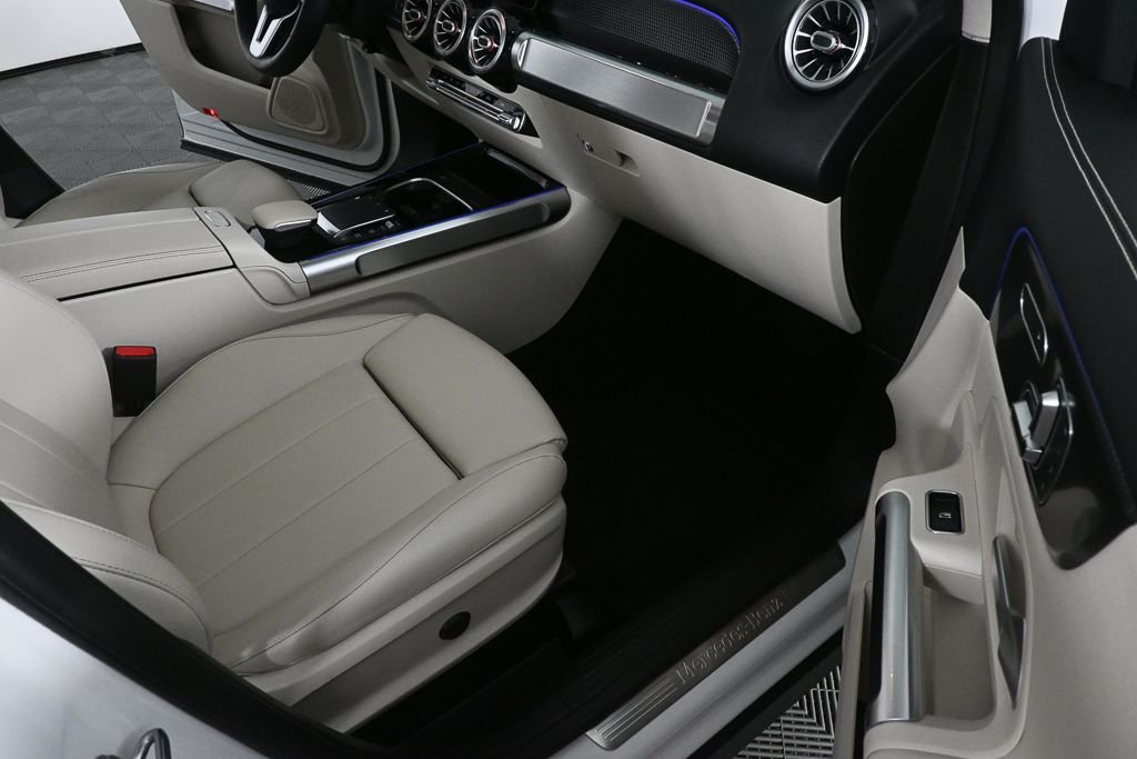 Used 2021  Mercedes-Benz GLB 250 image 23