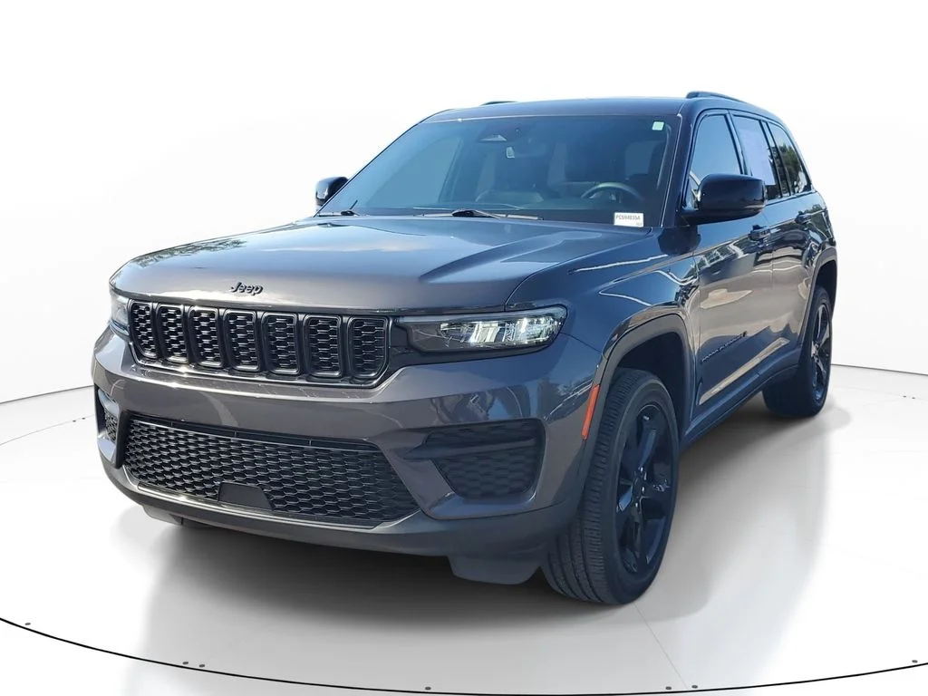 Used 2023 Gray Jeep Altitude X image 3