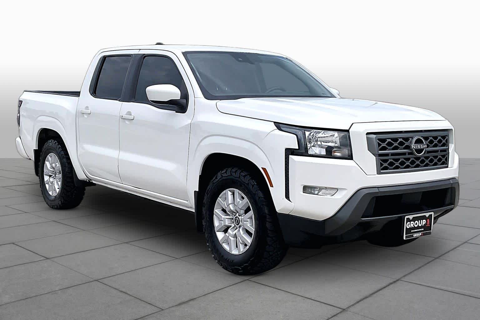 Used 2023 Glacier White Nissan SV image 3