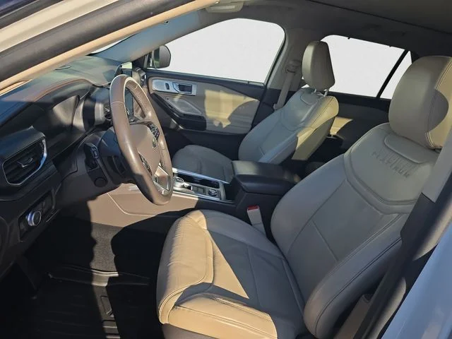 Used 2020 White Metallic Ford Platinum image 9