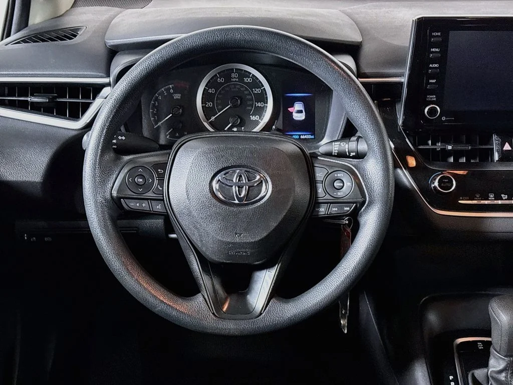 Used 2022 White Toyota LE image 13