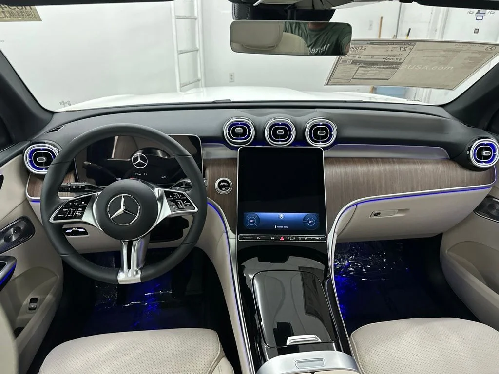 New 2027 White Mercedes-Benz GLC 300 image 22
