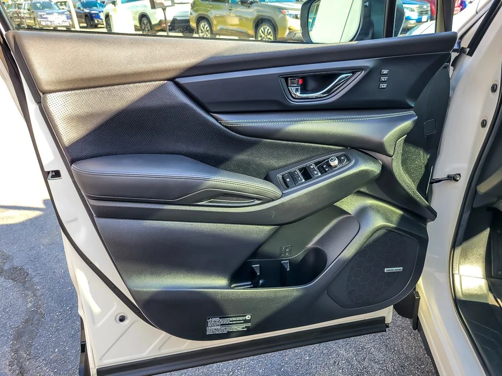 Used 2025 White Subaru Onyx Edition Touring image 22