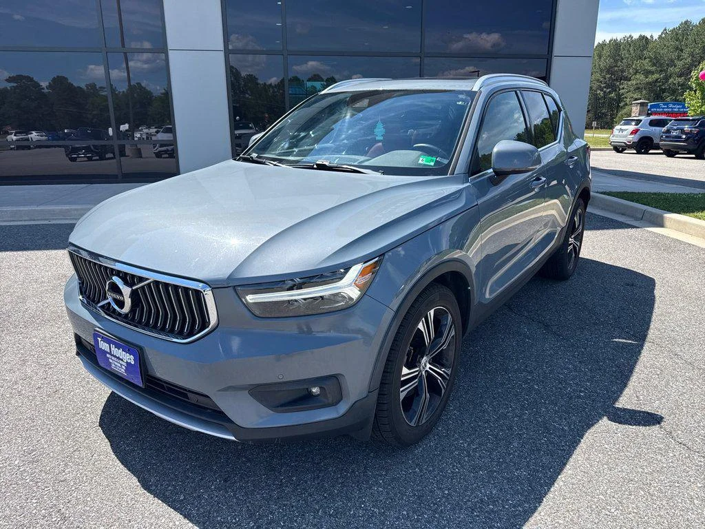 2020 Volvo XC40 T4 Inscription's photo