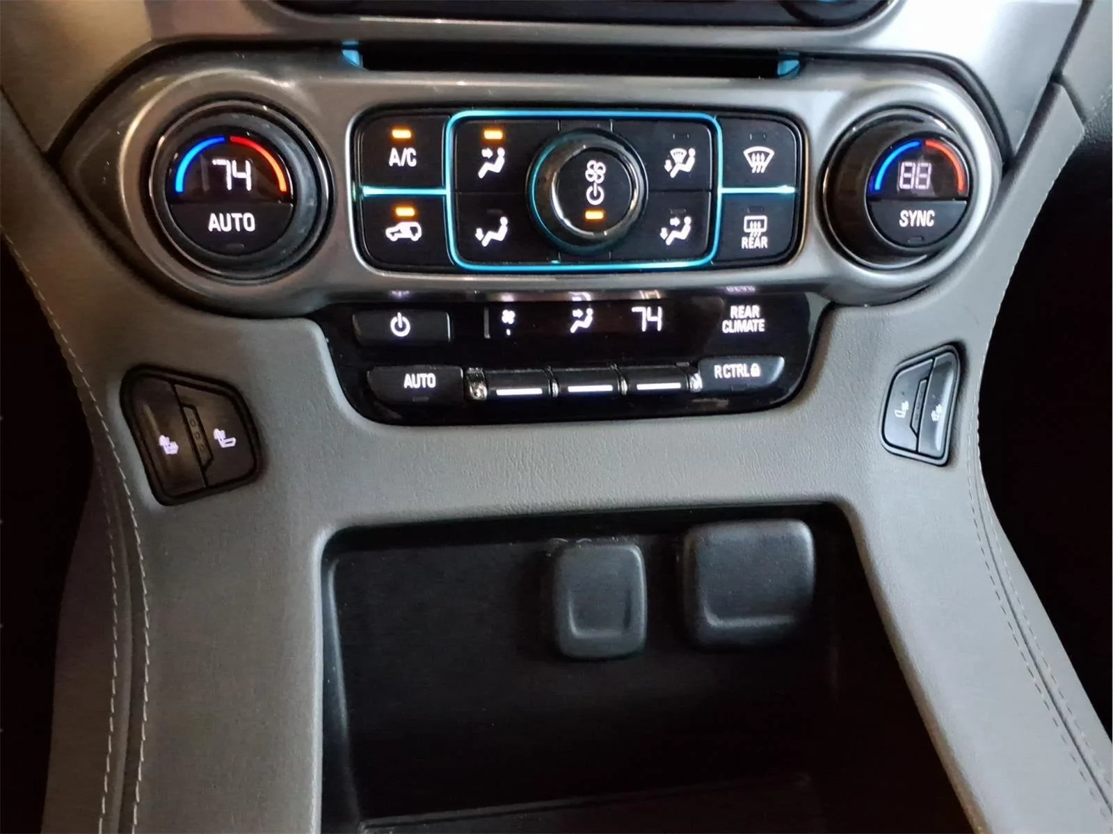 Used 2020 SUMMIT WHITE Chevrolet LT image 24
