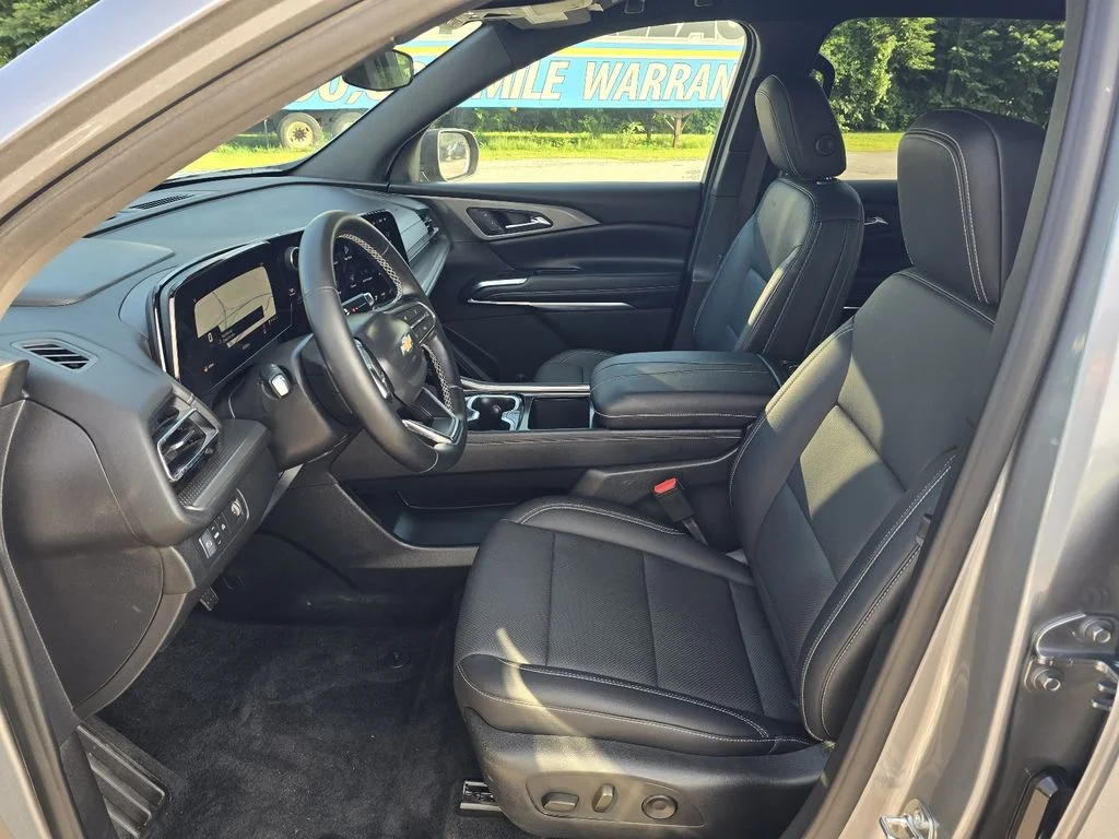 Used 2026 Sterling Gray Metallic Chevrolet FWD LT image 13