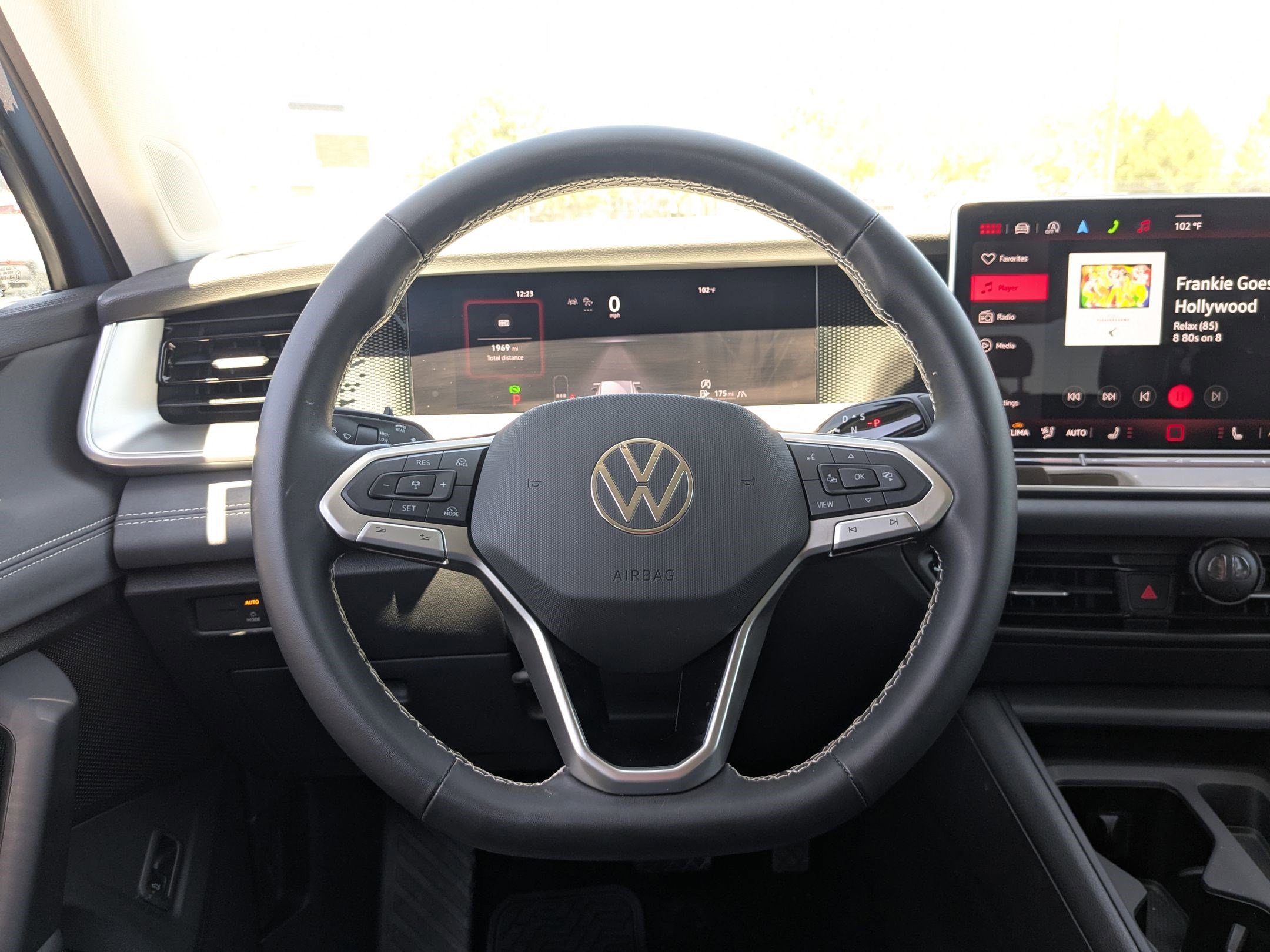 Used 2025 Monterey Blue Pearl Volkswagen SE image 16