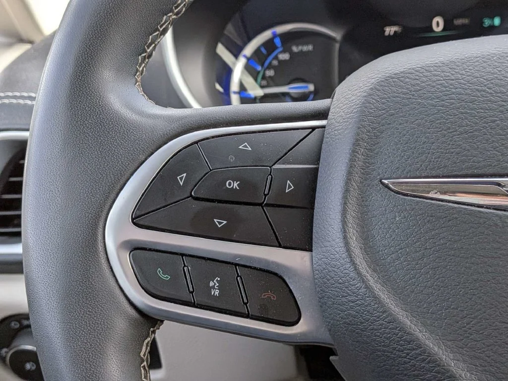 Used 2023 Silver Chrysler Touring L image 16