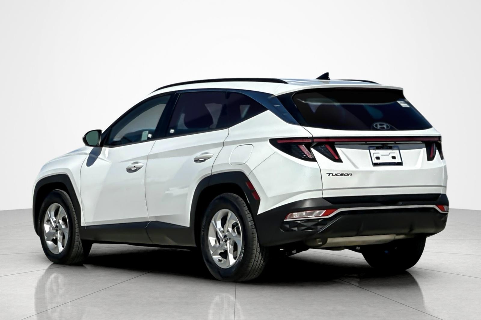 Used 2022 WHITE Hyundai SEL image 3