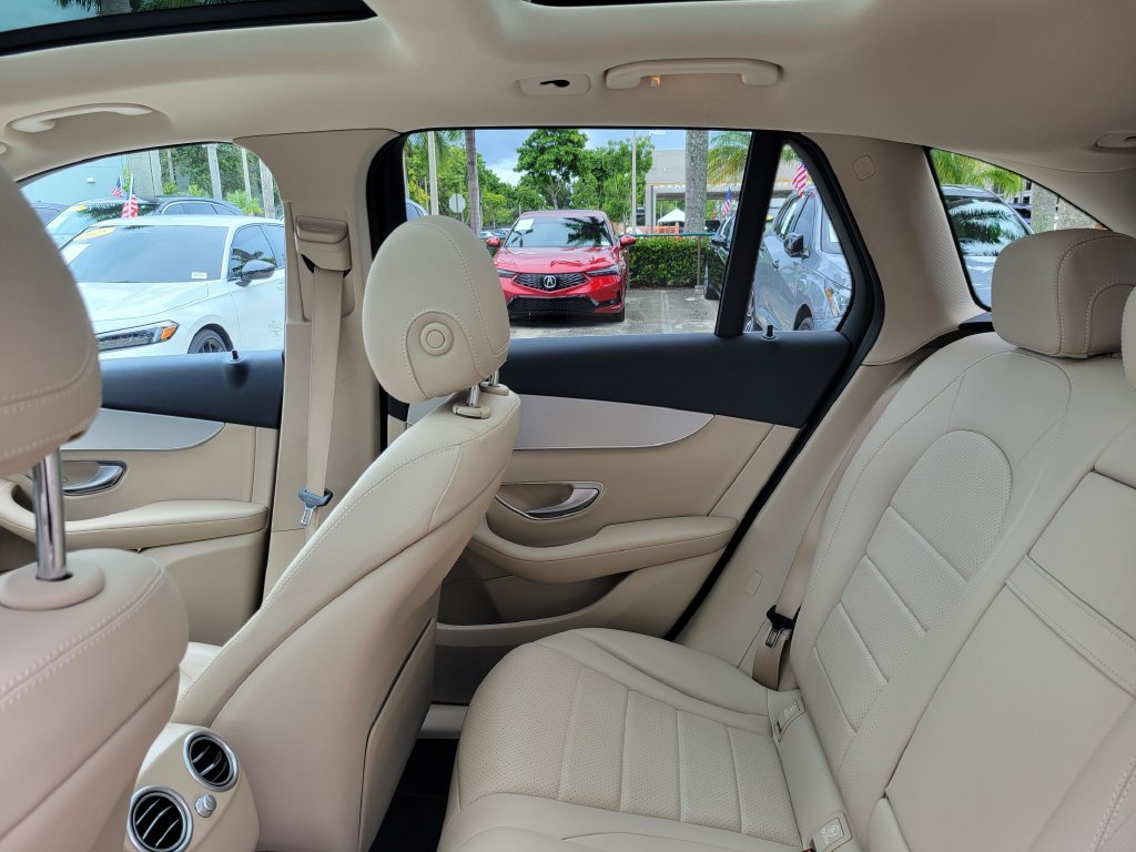 Used 2022 Black Mercedes-Benz GLC 300 image 11