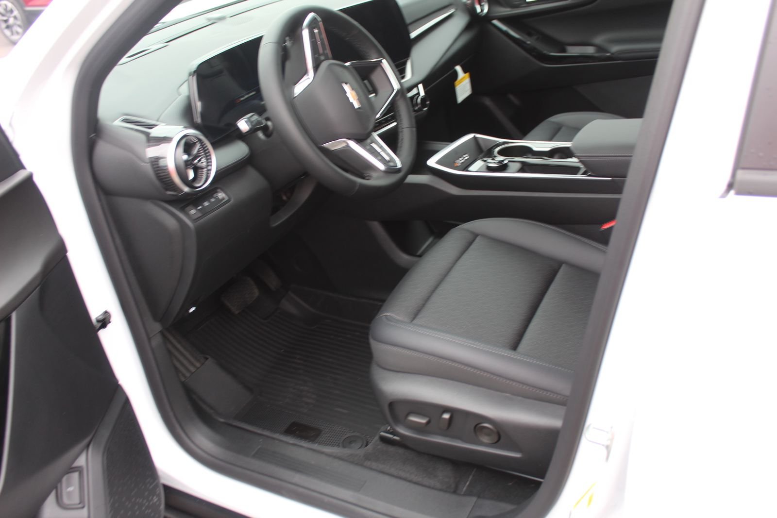 2027 Chevrolet Equinox LT - Photo 11