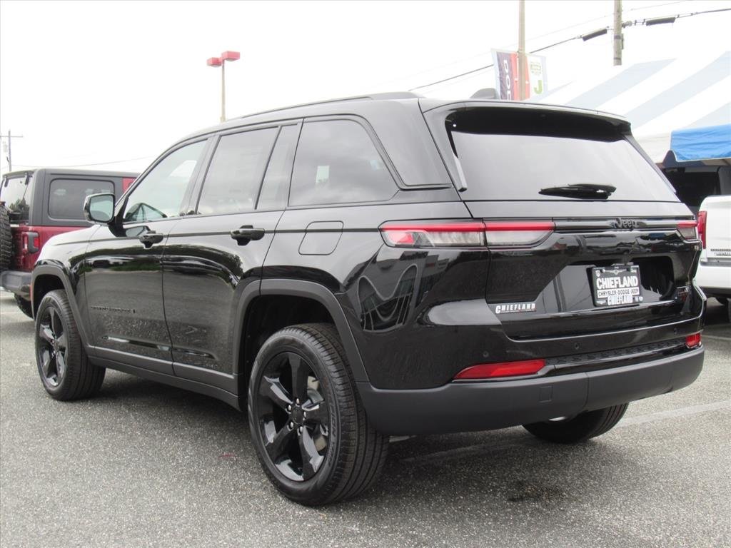 2025 Jeep Grand Cherokee Limited photo 4