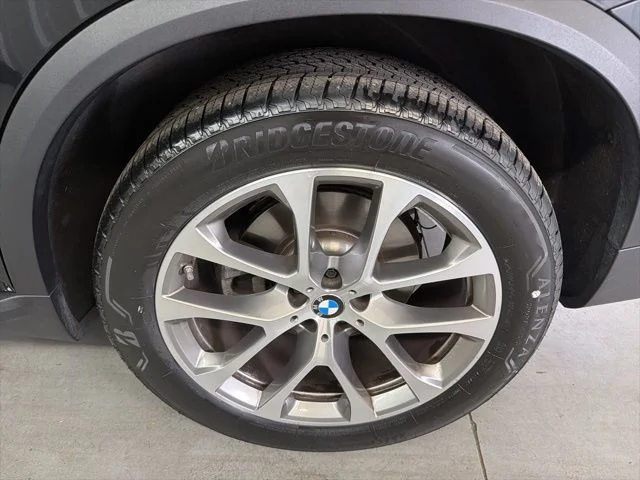 Used 2026 Black Sapphire Metallic BMW sDrive40i image 28