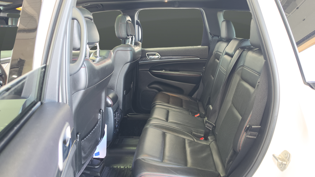 Used 2018 Bright White Clearcoat Jeep Trailhawk image 23