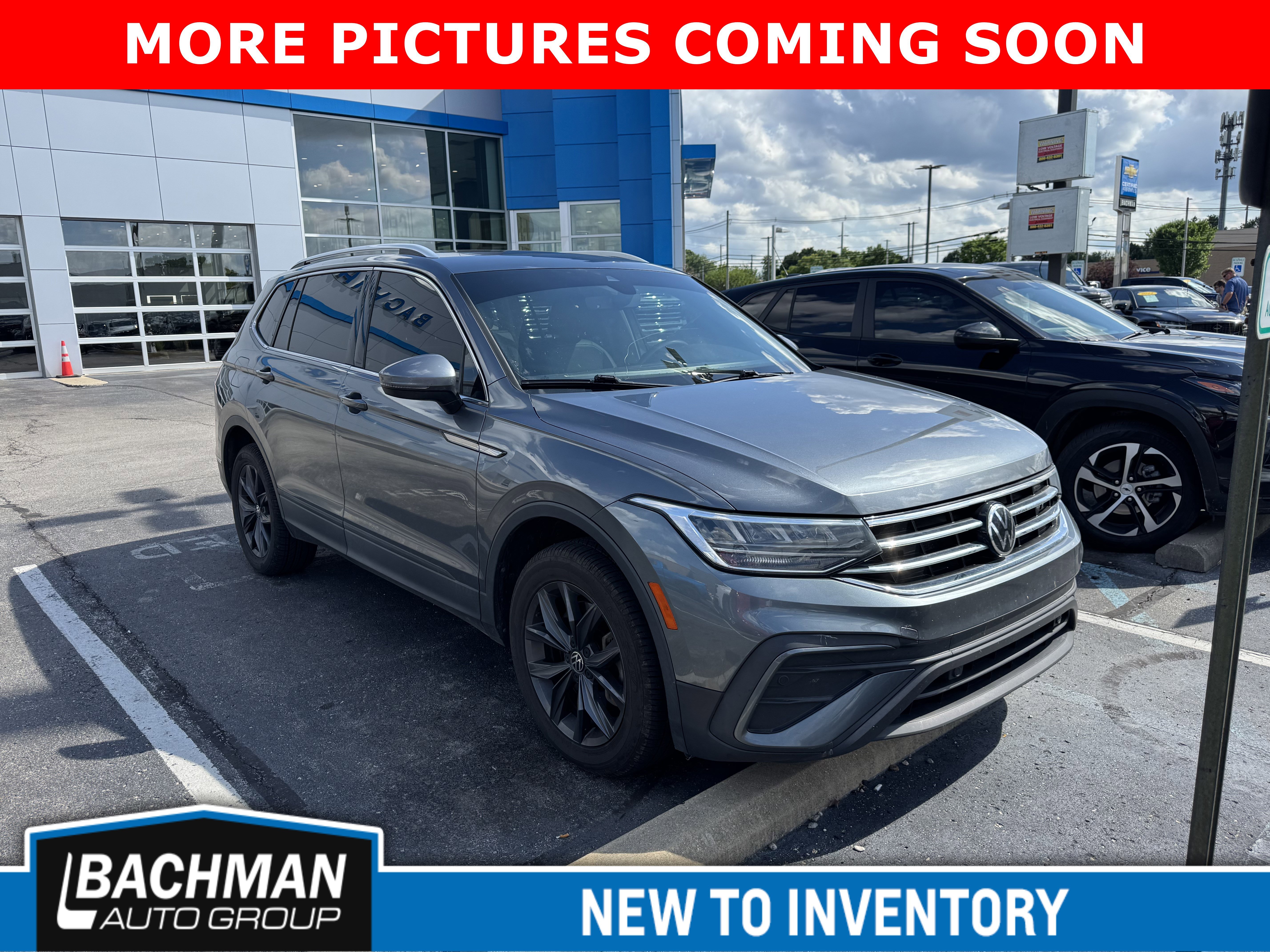 2022 Volkswagen Tiguan 2.0T SE's photo