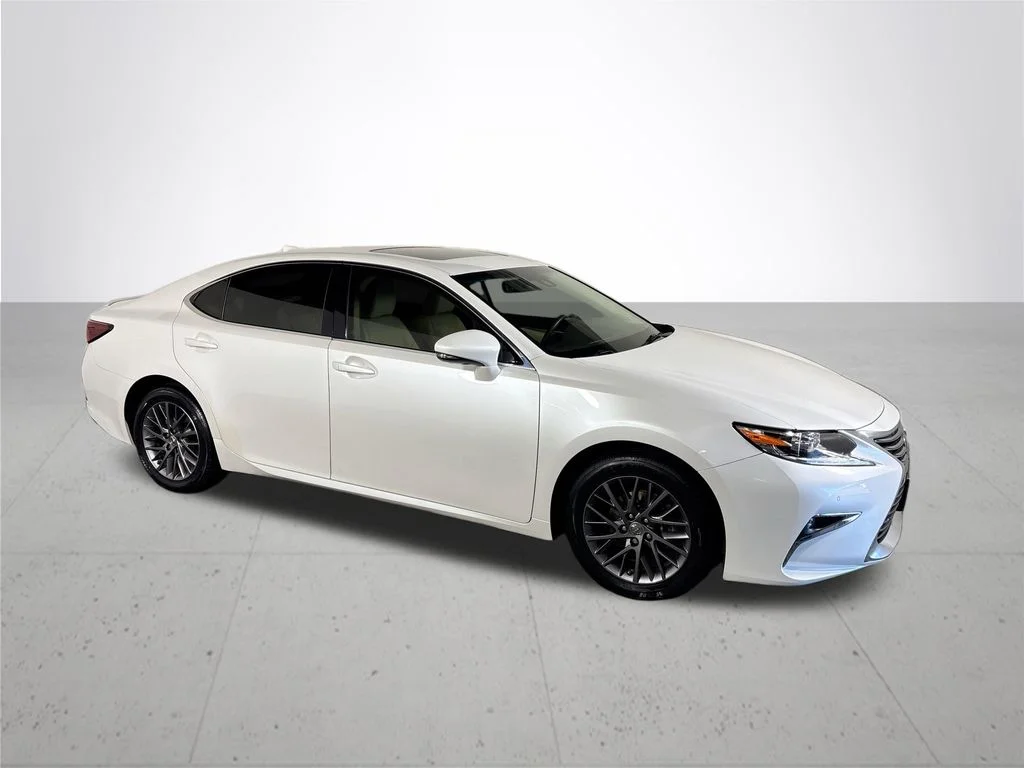 Used 2018 White Pearl Lexus 350 image 4