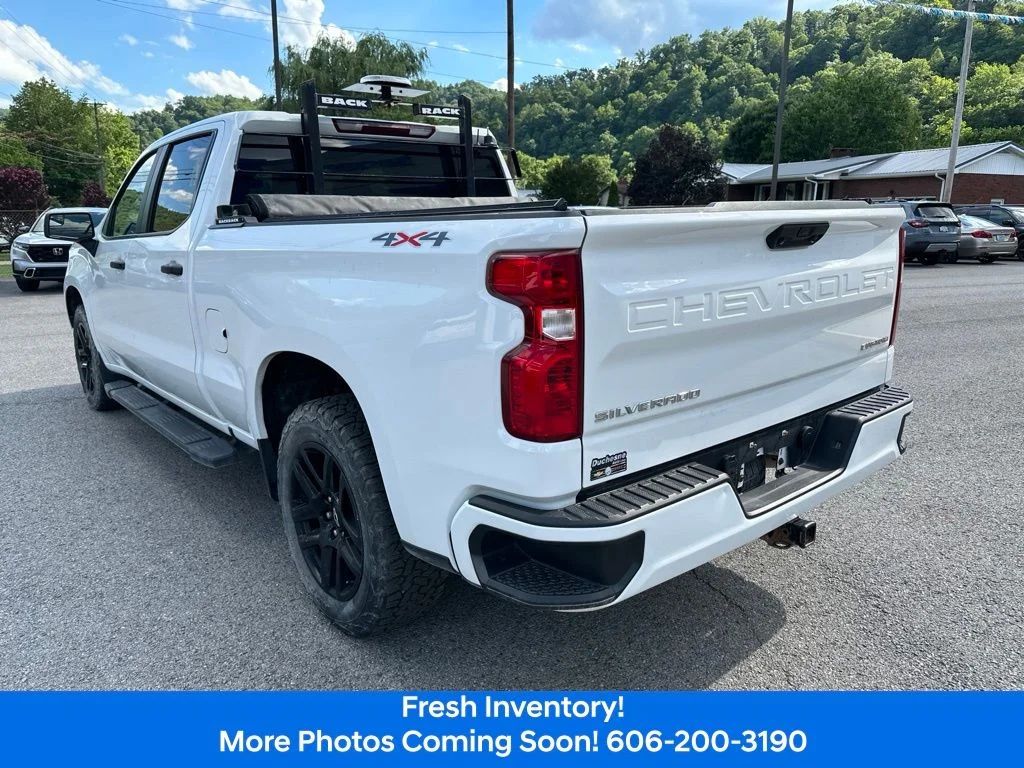 Used 2023  Chevrolet Custom image 3
