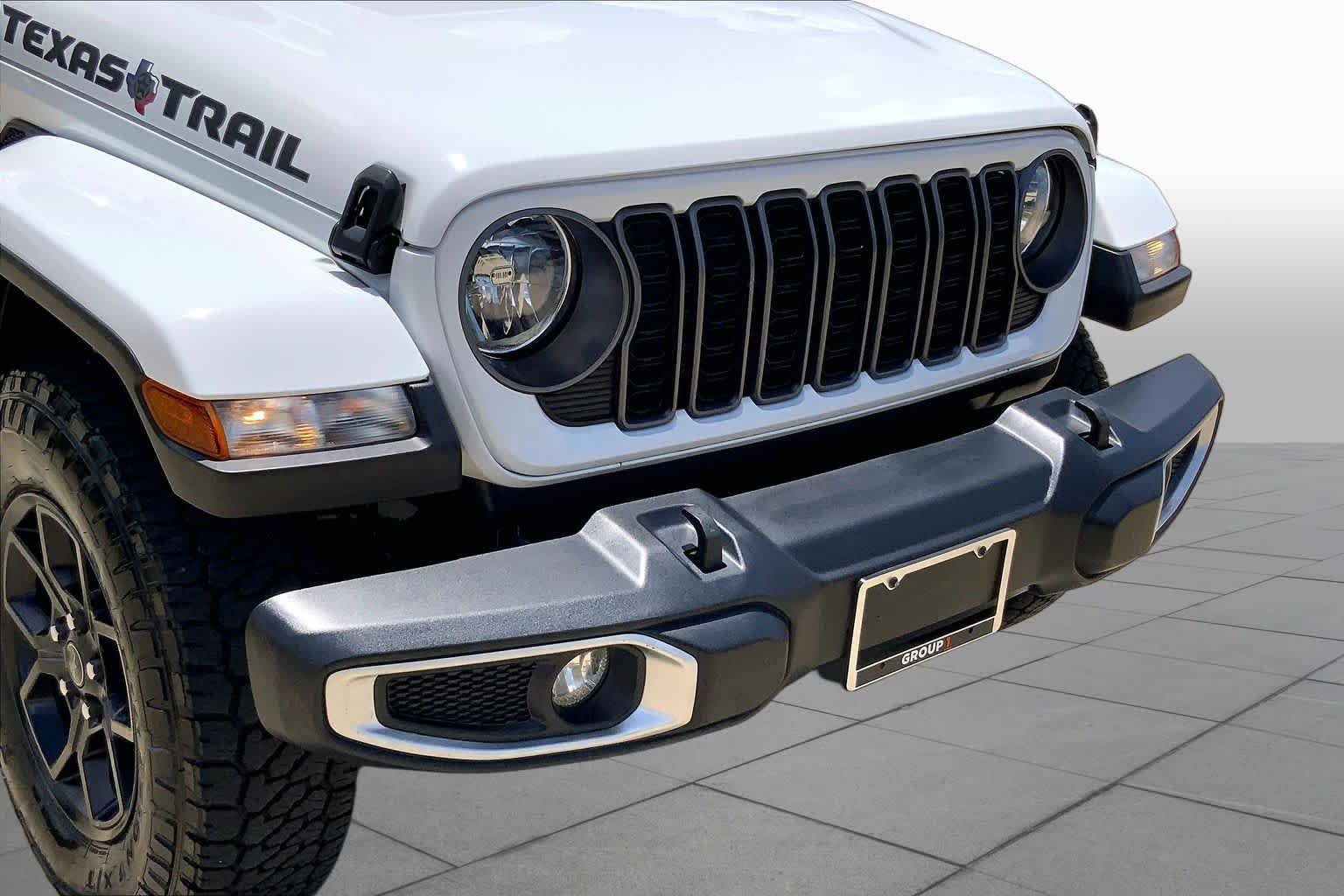 Used 2024 Bright White Clearcoat Jeep Texas Trail image 28