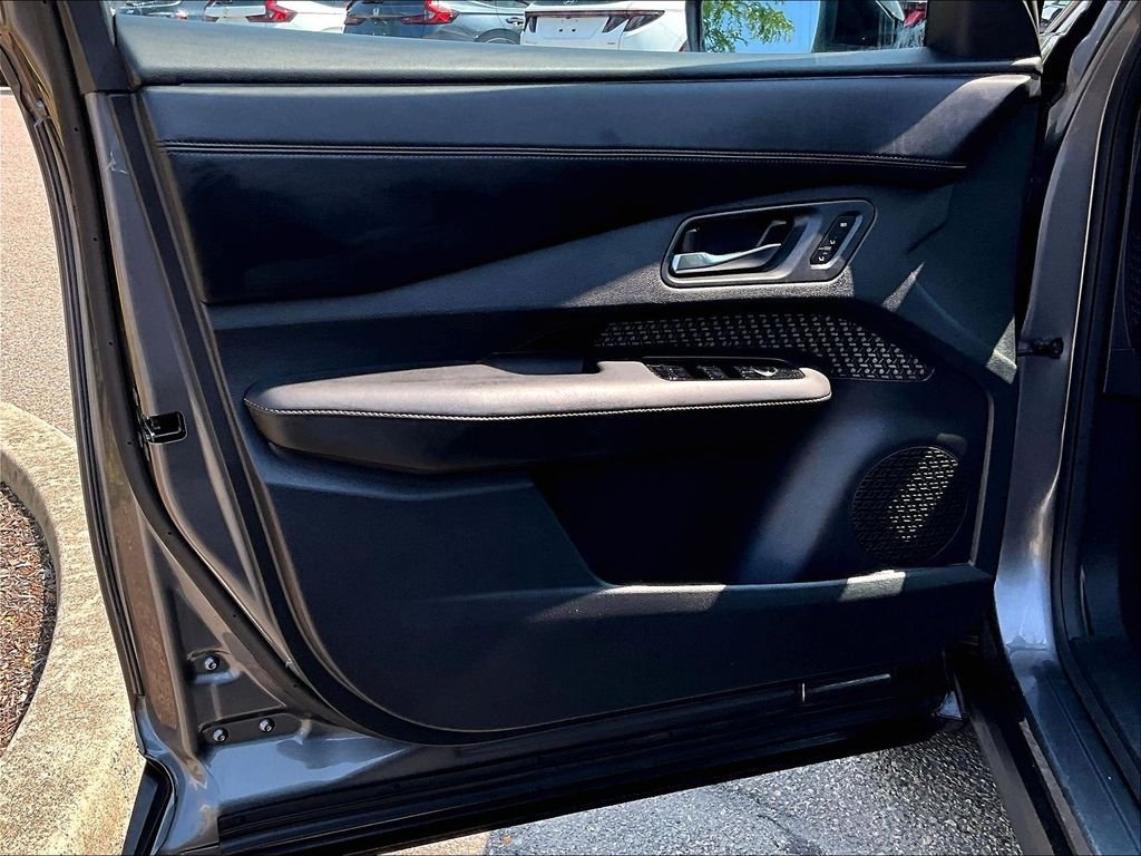 Used 2023 Gray Nissan ENGAGE image 9