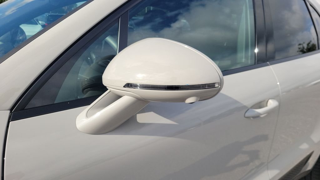Used 2025  Porsche Base image 28