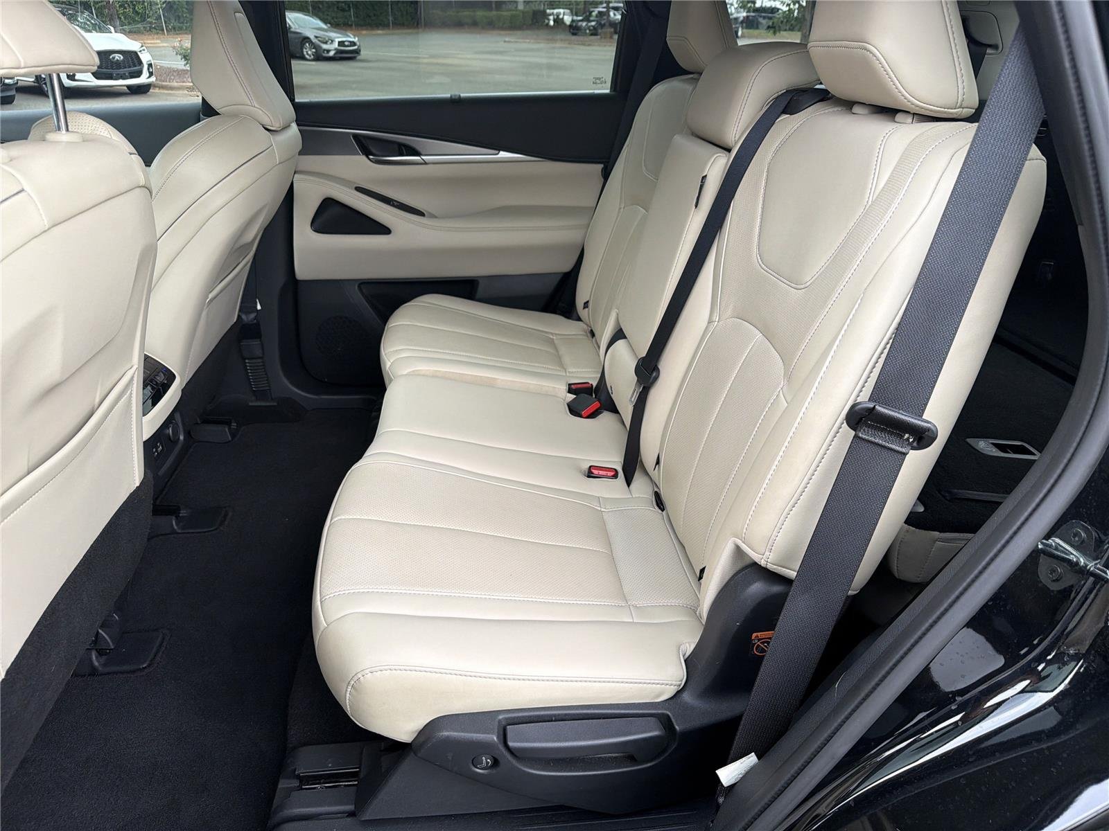 Certified Used 2024 Mineral Black INFINITI LUXE image 28